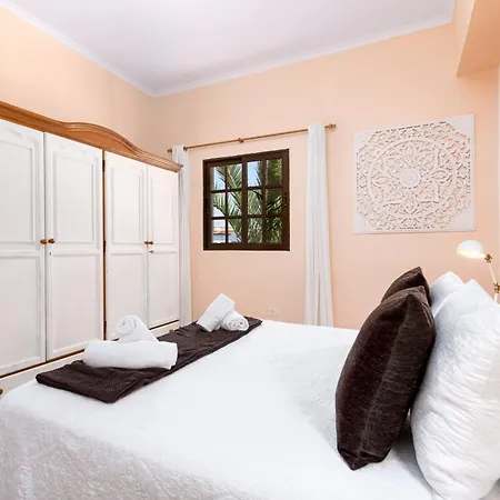 Home2book Tinajas B, Charming Triquivijate